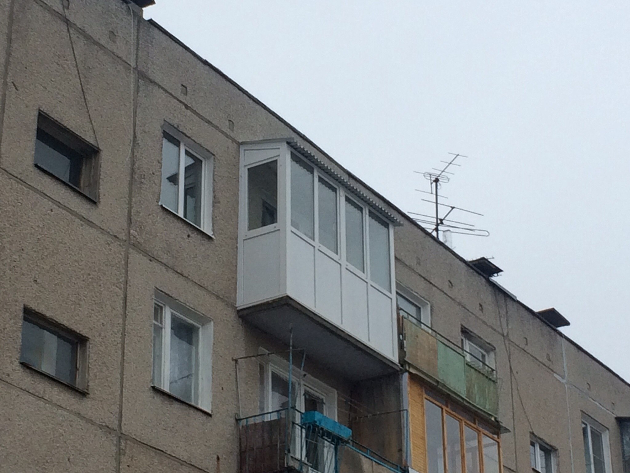 балкон с крышей