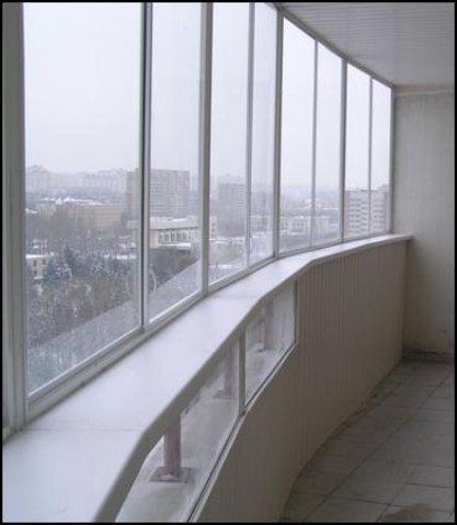 остекление балкона дома зимой