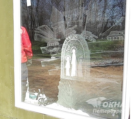 Окна Петербурга остеклили арт-выставку к дню Победы в музее Артиллерии